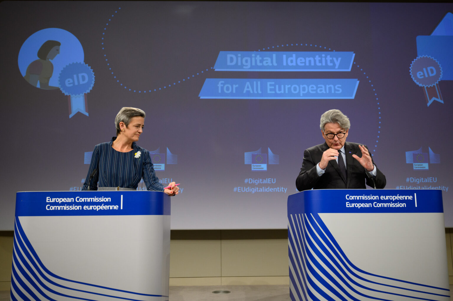 Az Európai Bizottság megbízható és biztonságos digitális személyazonosságot javasol minden európai számára Margrethe Vestager, balra és Thierry Breton