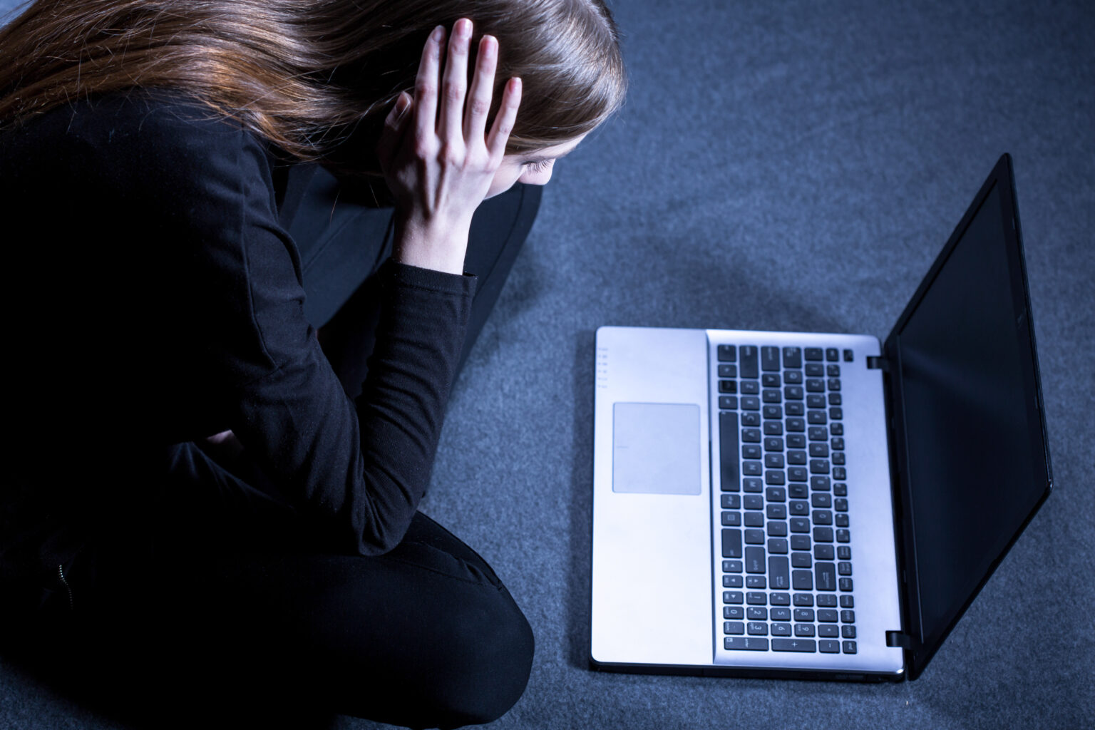 Biztonságosabb online tér a lányok számára